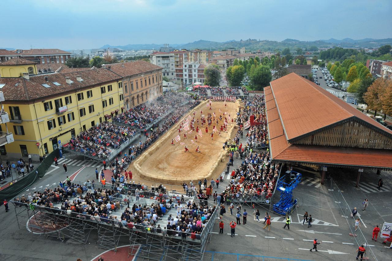 Angolo Divino Alba  Exterior photo